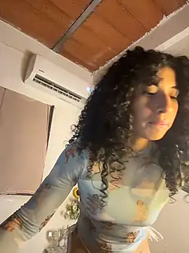 Miily_0 live cam on StripChat