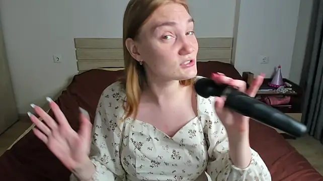 ReddHotPipper live cam on StripChat