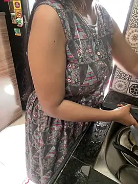 LoveJourney live cam on StripChat