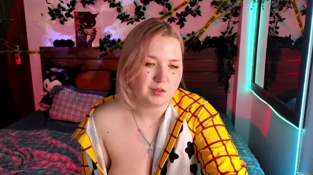 PlushyDevil live cam on StripChat