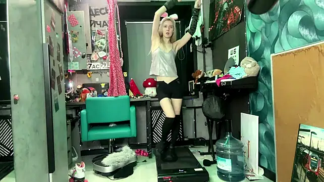 DanikaRoskovensky live cam on StripChat