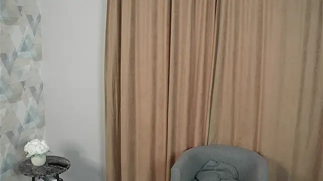 GiuseppinaLiptok live cam on StripChat