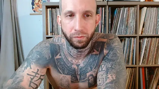 bobbybacala91 (Ask my age) - Make me cum :)