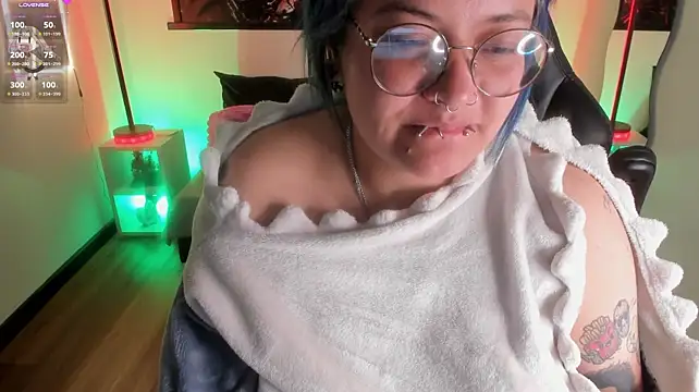 lucky-leah live cam on StripChat