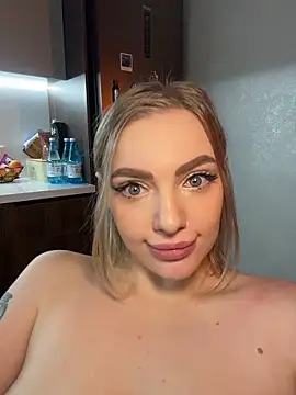 HugeBoobsAlice