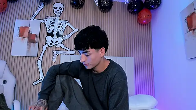 filiph_sterliing (M twink) - HAndjob + Oil