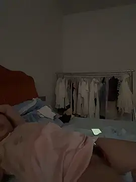 luoer2 live cam on StripChat