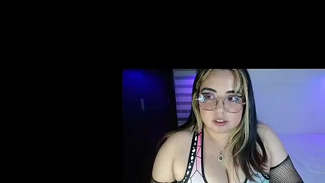yini_angel live cam on StripChat