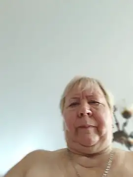 EffectFiona live cam on StripChat