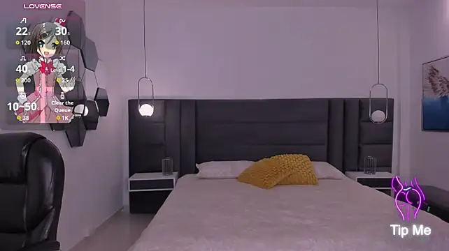 LuanaNakamura live cam on StripChat