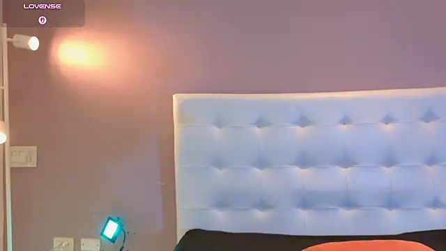 aramjones live cam on StripChat