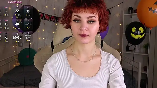 Kira__Fluffy live cam on StripChat