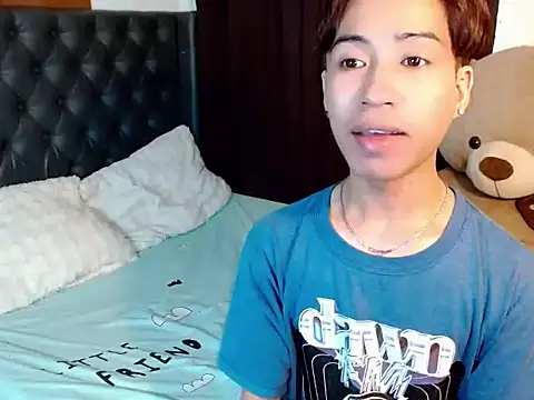 Skye_23 live cam on StripChat