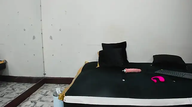 lynn_jones (F milf) - bobs play