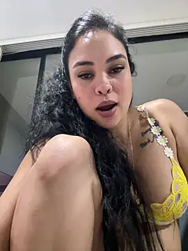 fox_latina (F milf) - ride my torso balcony🤫🤫😈
