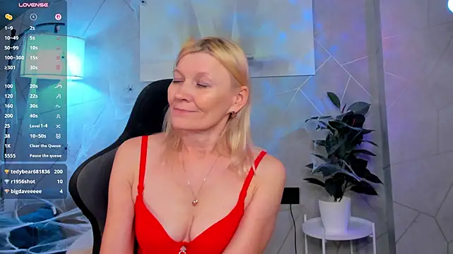 Julie_Lucas