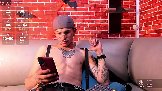 Valentino_knox1