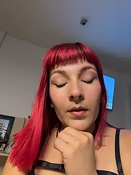 Amelie-RedHoney