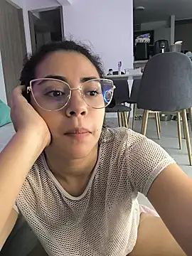 sara-215 (F young) - Sit on your face