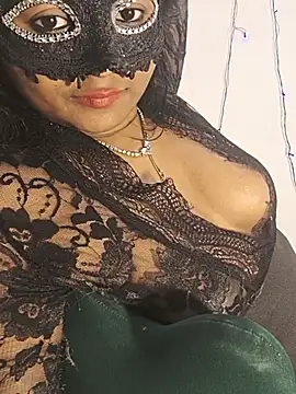 DIRTYSECRET_QUEEN_07