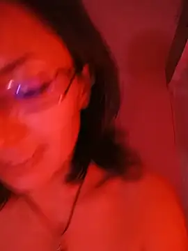 LucyCherry69 live cam on StripChat