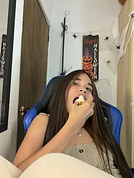 Milleradhara24 live cam on StripChat