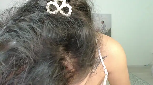 RoxannePure live cam on StripChat