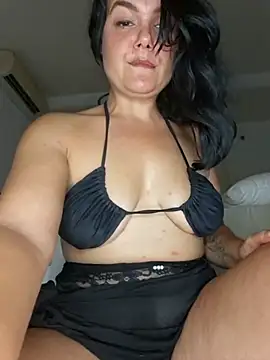 Xladycharme live cam on StripChat