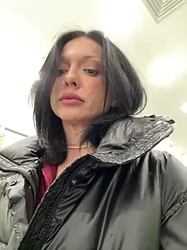roxysantamonica (F milf) - Slippery finger fucks virgin ass hole🍑