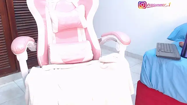 evasummer1 (F young) - BIG PLUG IN ASS 🥵