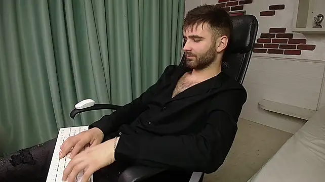KyloEast on Stripchat