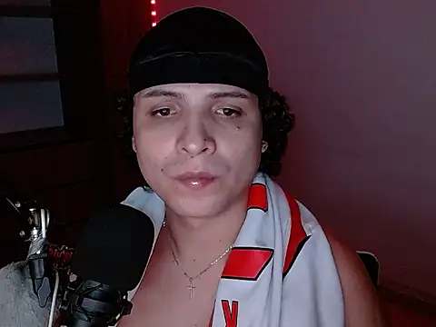 marcus_leonel live cam on StripChat