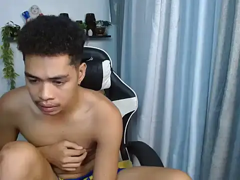 curlyasian_njxx