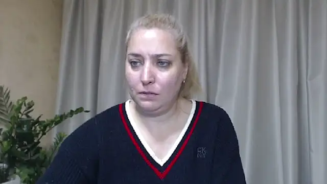sweetpussy13 live cam on StripChat