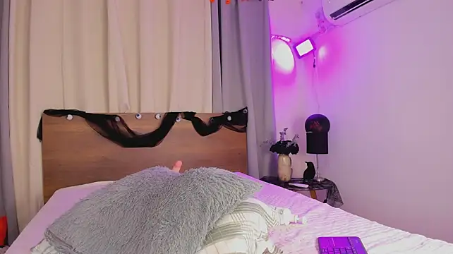 Chanel_boobs2 live cam on StripChat