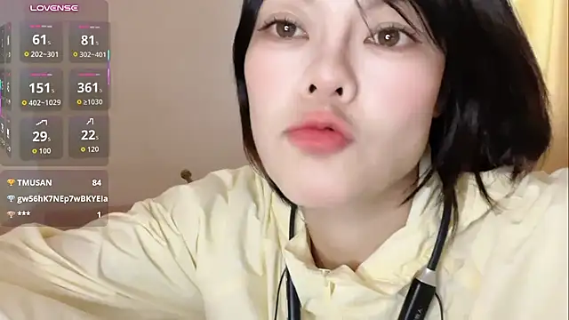 Linda-LL live cam on StripChat
