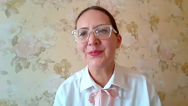 MagicalButterfly5 live cam on StripChat