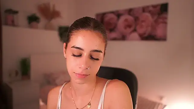OliviaMoretti live cam on StripChat