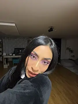 Lucyjoi live cam on StripChat