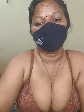 MISS-LOVEV live cam on StripChat