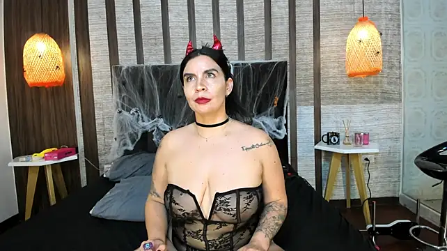 Hannah_Cross