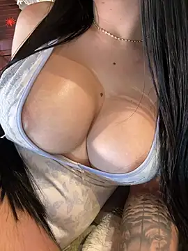 _MadiLee_ live cam on StripChat