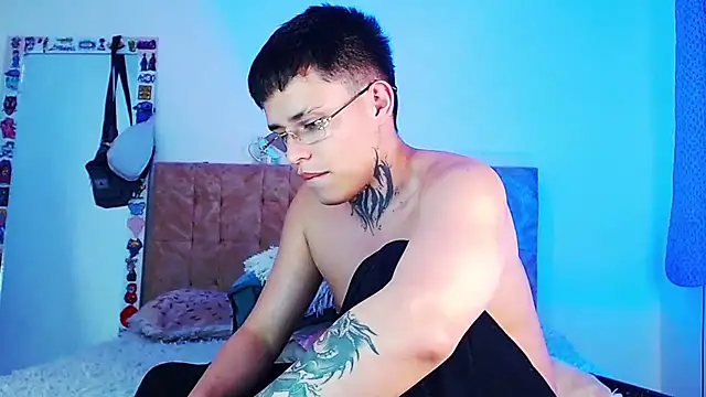 _justinmoon2 live cam on StripChat