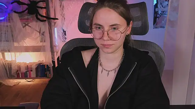 _annastark_ (F young) - flash boobs