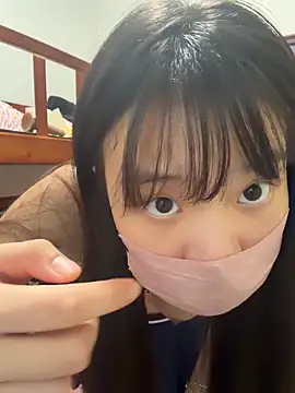 xiaxia868 (F teen) - 全裸直播5分钟
