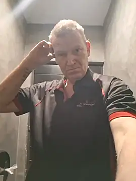 wallacelegend live cam on StripChat