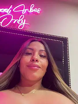 sexyyykloee (F milf) - fingers pussy mmmm