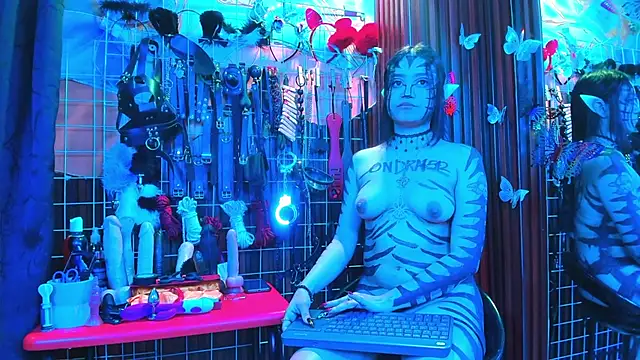mhannia_bdsm303av