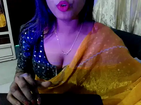 Hot_Myra