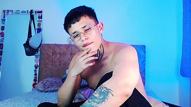 _justinmoon2 live cam on StripChat